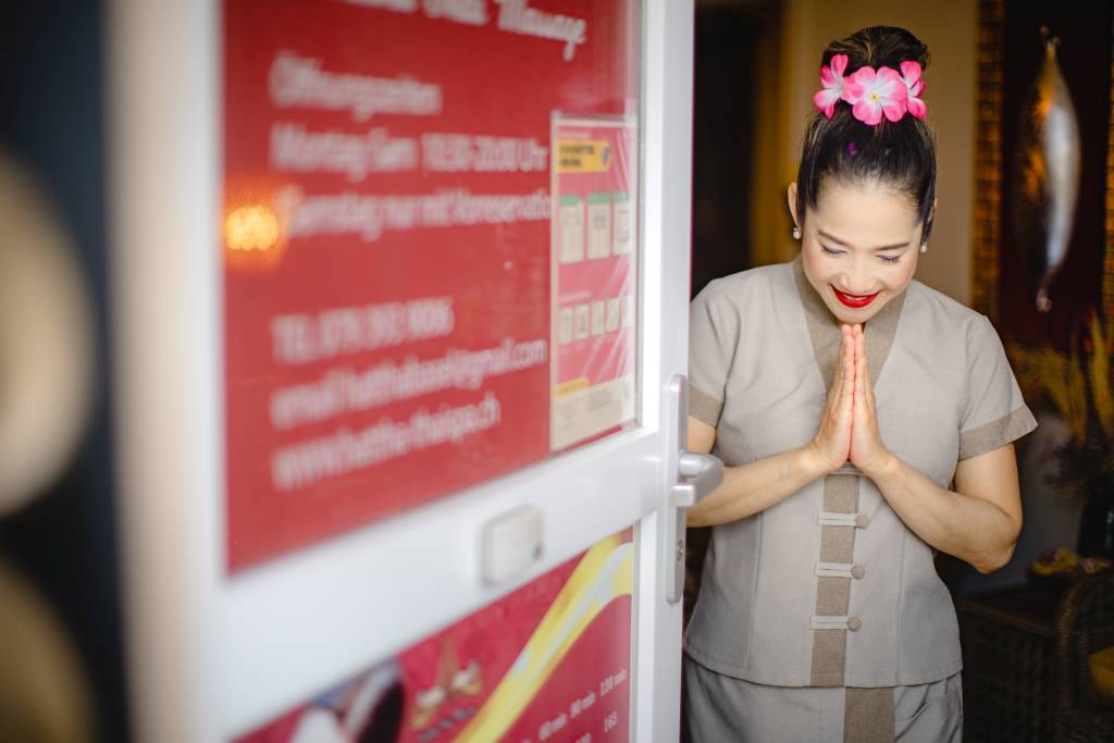 Atipa Customer Welcome Whai Hattha Thai Massage Basel